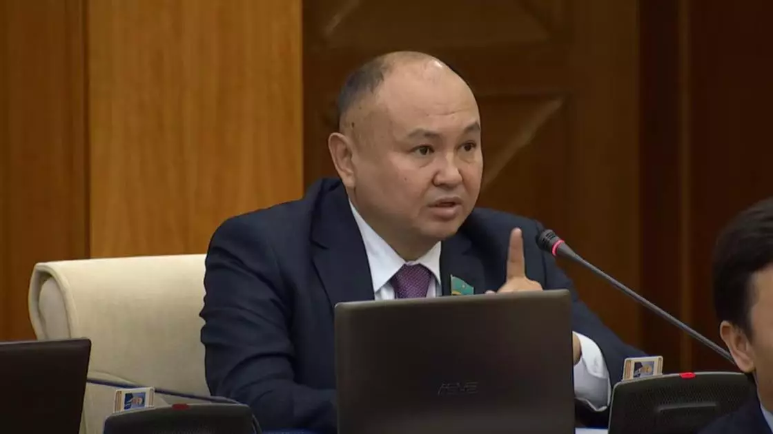 “Мұғалімдерді қорғайтын уақыт келді!” деді депутат