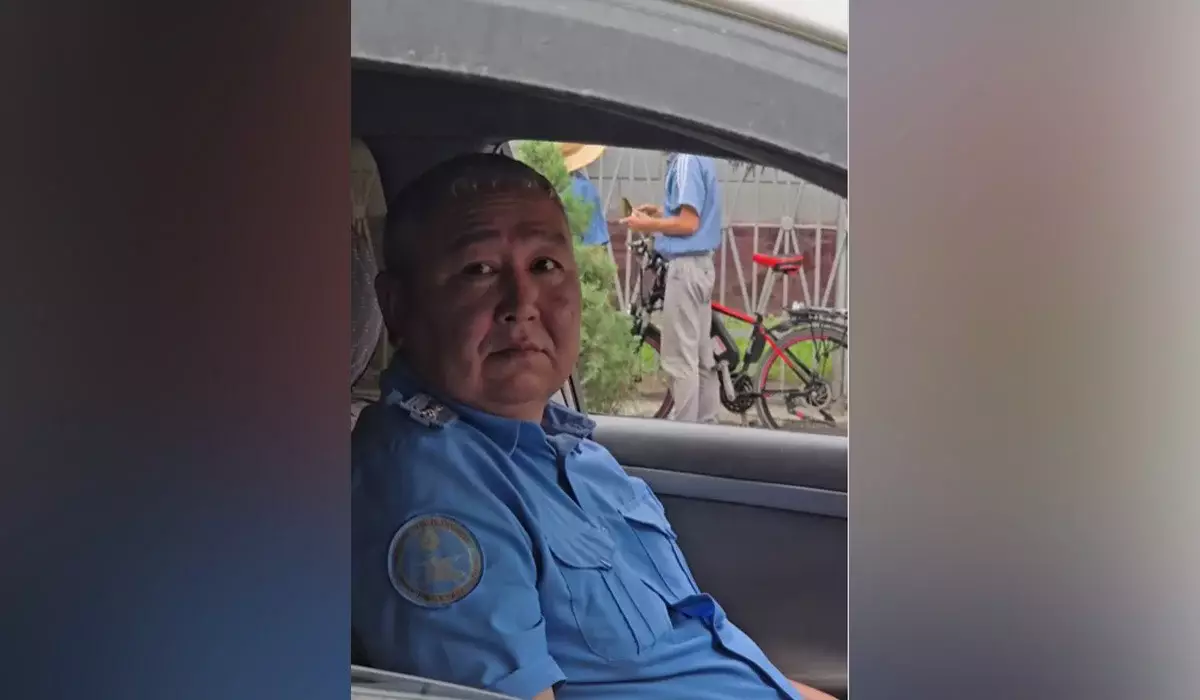 «Бүкіл өмірі көз алдынан өтті»: қауіпсіздік белдігін тақпаған полицей желіде қызу талқыланды (ВИДЕО)