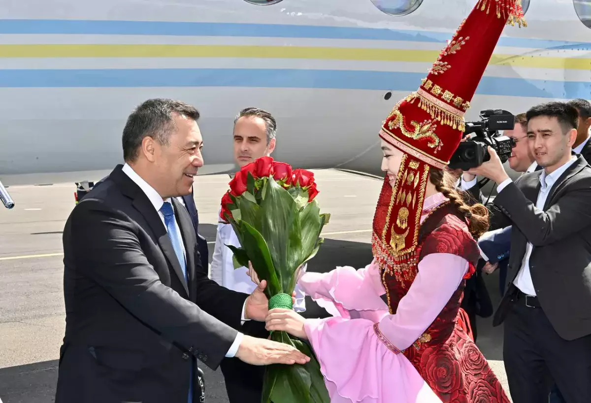 Президенты Туркменистана и Кыргызстана прилетели в Астану
