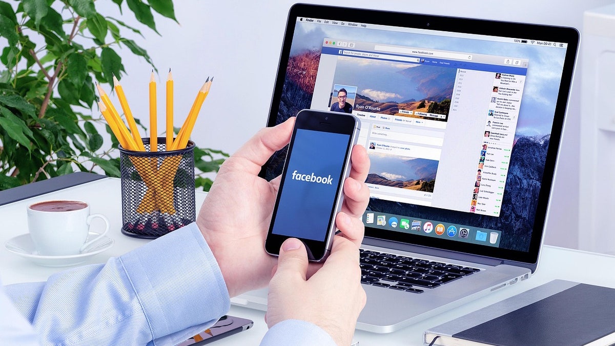 Как получить и скачать свои данные с Facebook.