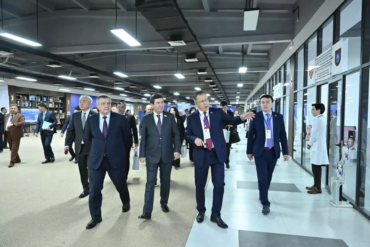 Қазақстан мен Өзбекстан депутаттарына отандық іздеуіш-робот таныстырылды