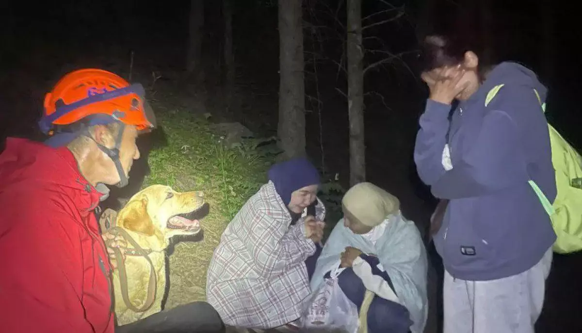 Трех девушек спасли в горах Алматы (ВИДЕО)