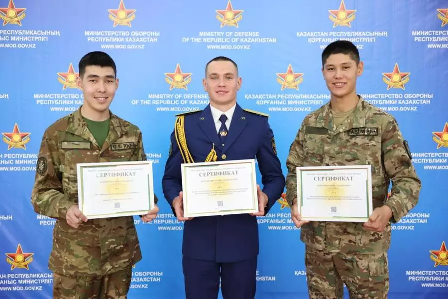 Сарбаздар ҰБТ тапсырмай грант иеленіп жатыр