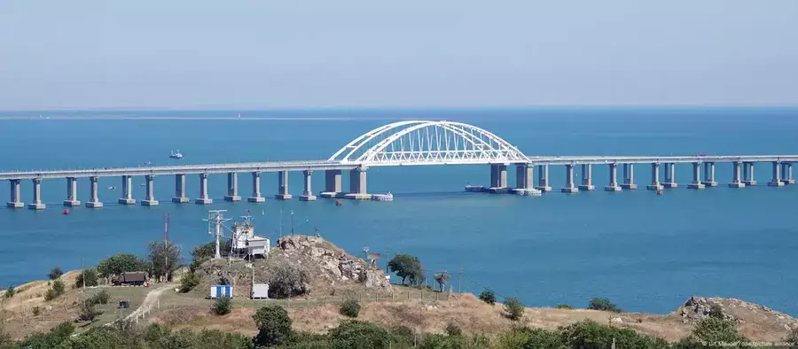 Украина Қырым көпірінің тіректерін жарды