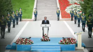 Президент Мемлекеттік ту көтеру рәсіміне қатысты