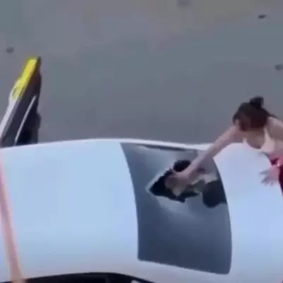Женщина напала на машину такси в Шымкенте