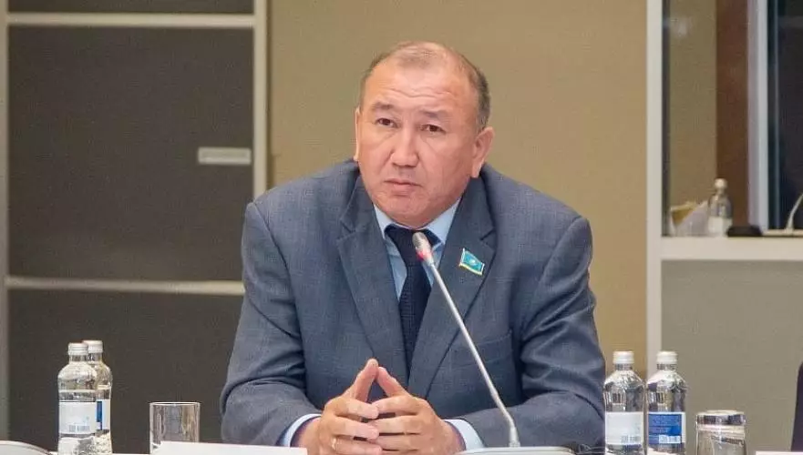 "Бұл сұмдық": Депутат Бәшімов Денсаулық сақтау министрлігін сыбайлас жемқорлықпен айыптады