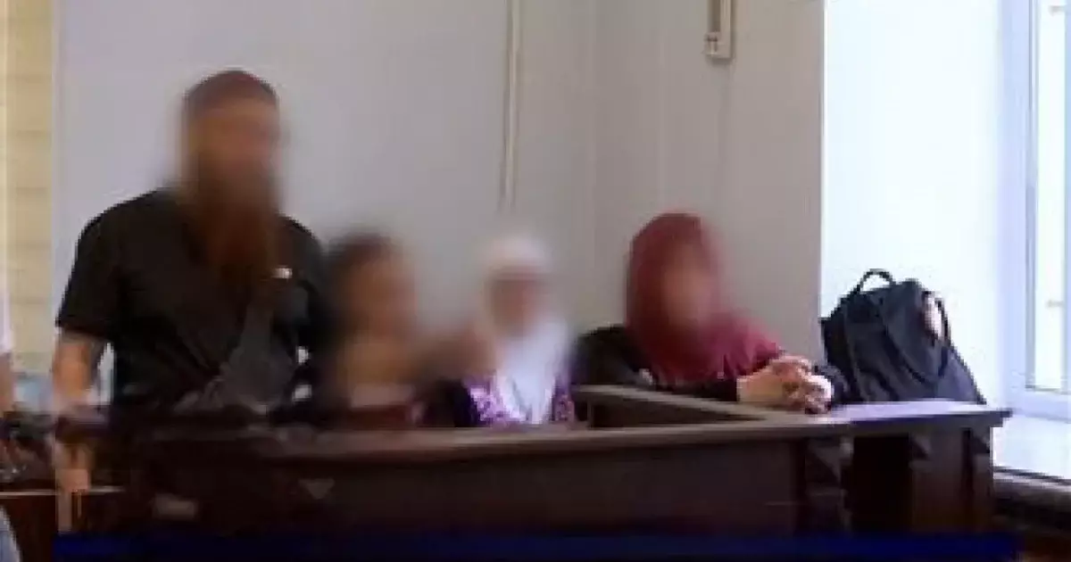 «Білмей қалдым»: Қарағандыда 38 жастағы ер адам 15 жастағы қызды әйелдікке алған