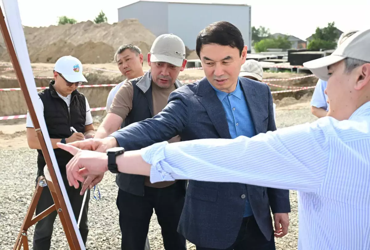 Аким Алматы потребовал завершить дорожные работы по городу до осени
