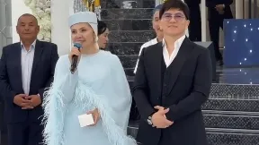 Тойда тілек айтқан Сәкен Майғазиевтің жары көпшілікті сүйсіндірді