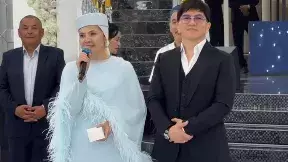 Тойда тілек айтқан Сәкен Майғазиевтің жары көпшілікті сүйсіндірді