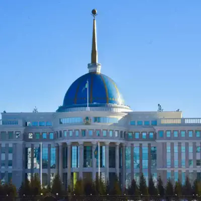 Глава государства принял вновь назначенного министра обороны