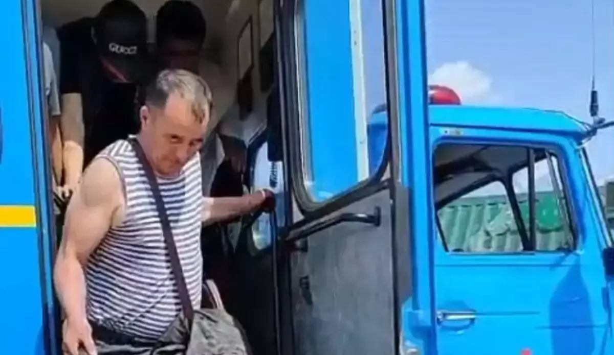 Қарағанды облысында істен шыққан автобустан 60 шетелдік құтқарылды (ВИДЕО)