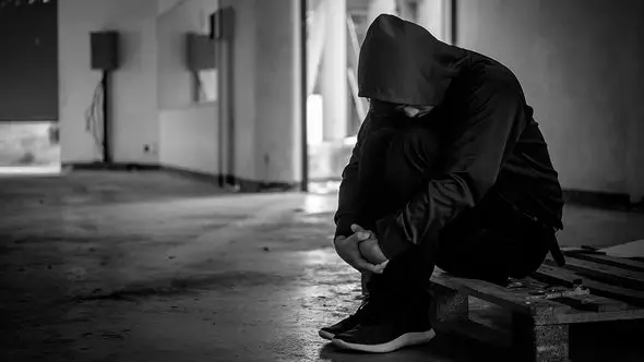 16 жастағы туған ұлы анасы мен қарындасын өлтіріп, үйді өртеп жіберген