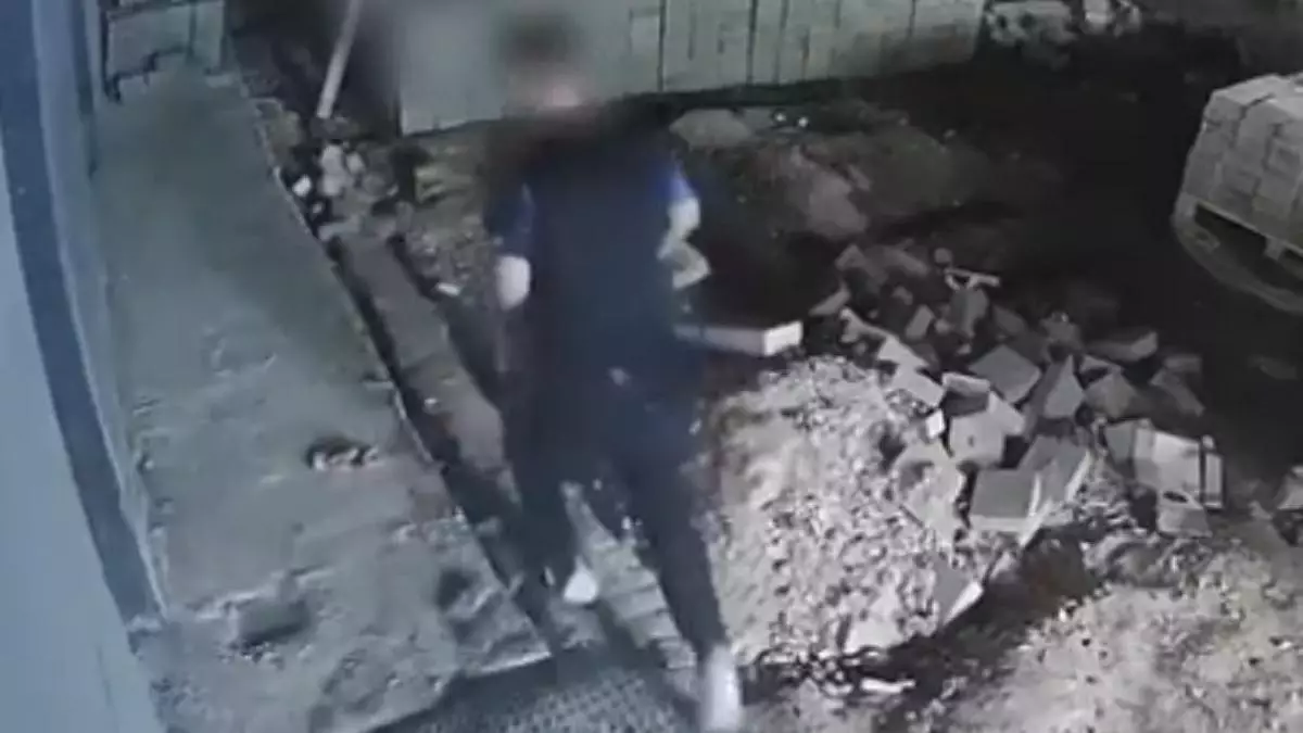 Мужчина в возрасте 30 лет проник в детский сад в городе Астана: в полиции раскрыли детали инцидента (видео)