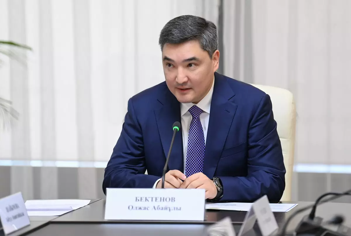 “Кәсіпорындарда еңбек қауіпсіздігі күшейтілуі тиіс”. Бектенов министрлерге тапсырма берді