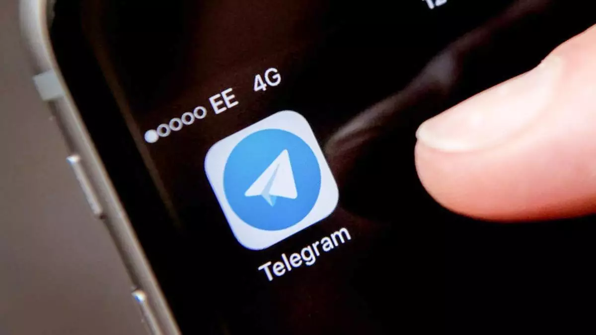 Исследование о связи Telegram с ФСБ было опубликовано в издании "Важные истории". В нем рассказывается о возможной связи мессенджера с ФСБ. Telegram отреагировал на публикацию данного расследования.