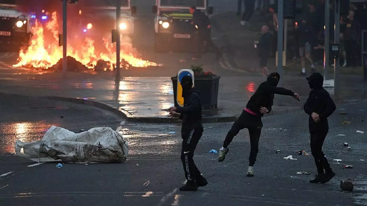 Два дня подряд в Северной Ирландии проходят демонстрации против мигрантов (видео)
