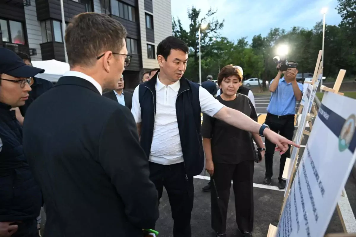 Аким Алматы дал поручение завершить ремонт дорог до начала учебного года