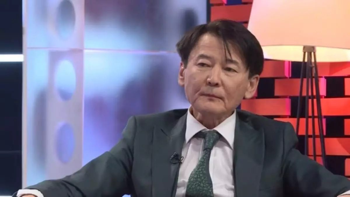«Халық әртісін Қыдекеңе берсеңдерші»: Болманов өзін мақтаған ер адамға алғысын жаудырды (ВИДЕО)