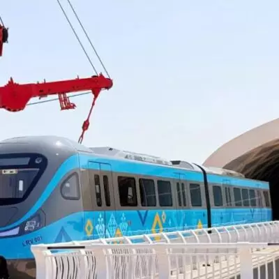 Первые вагоны LRT подняли на станцию в Астане