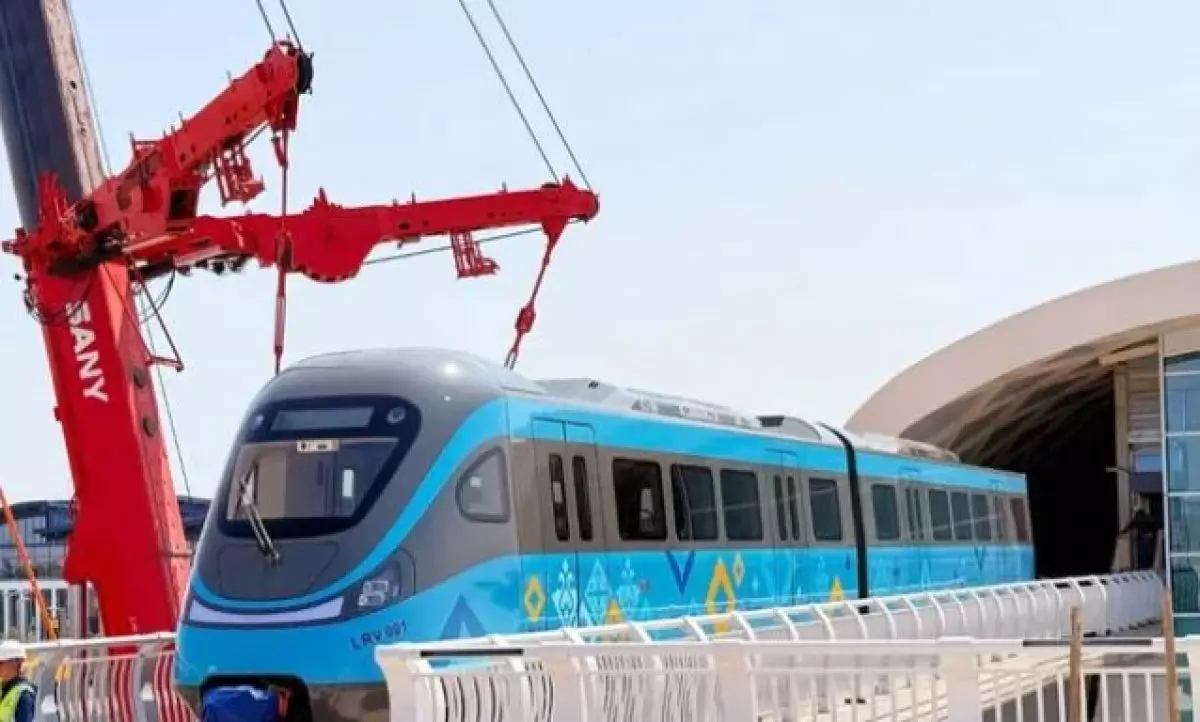 Астанада LRT-ның алғашқы вагондары рельске қойылды