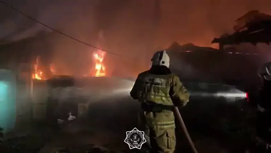 В Алматы горели два дома