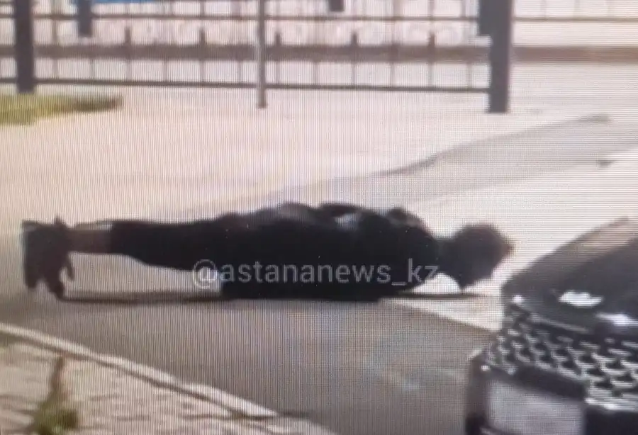 Квадробер? Странное поведение мужчины смутило жителей Астаны
