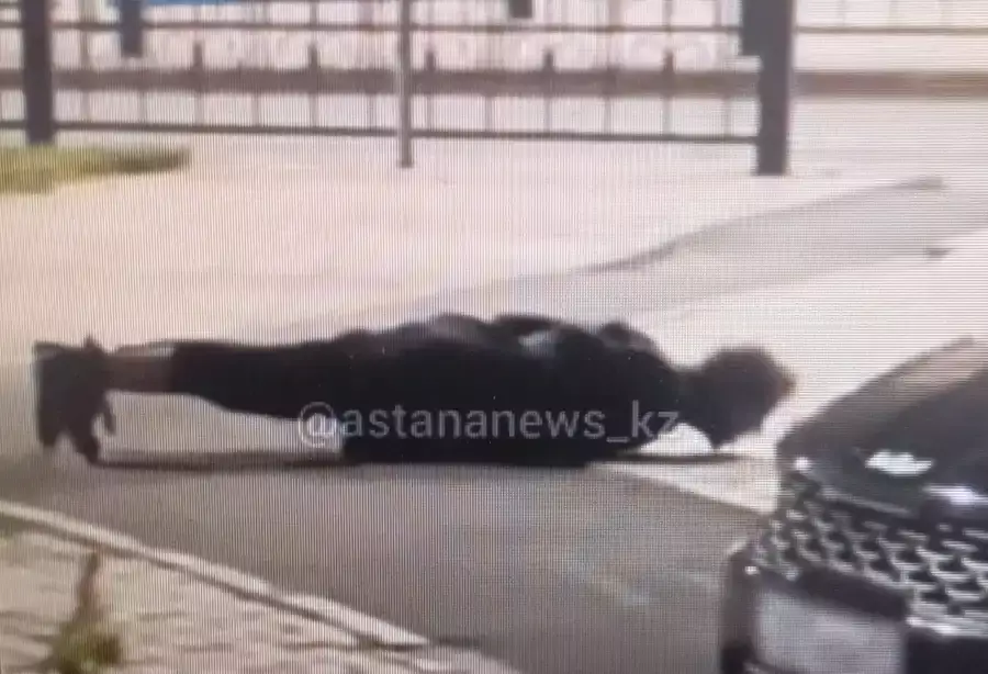 Квадробер? Странное поведение мужчины смутило жителей Астаны