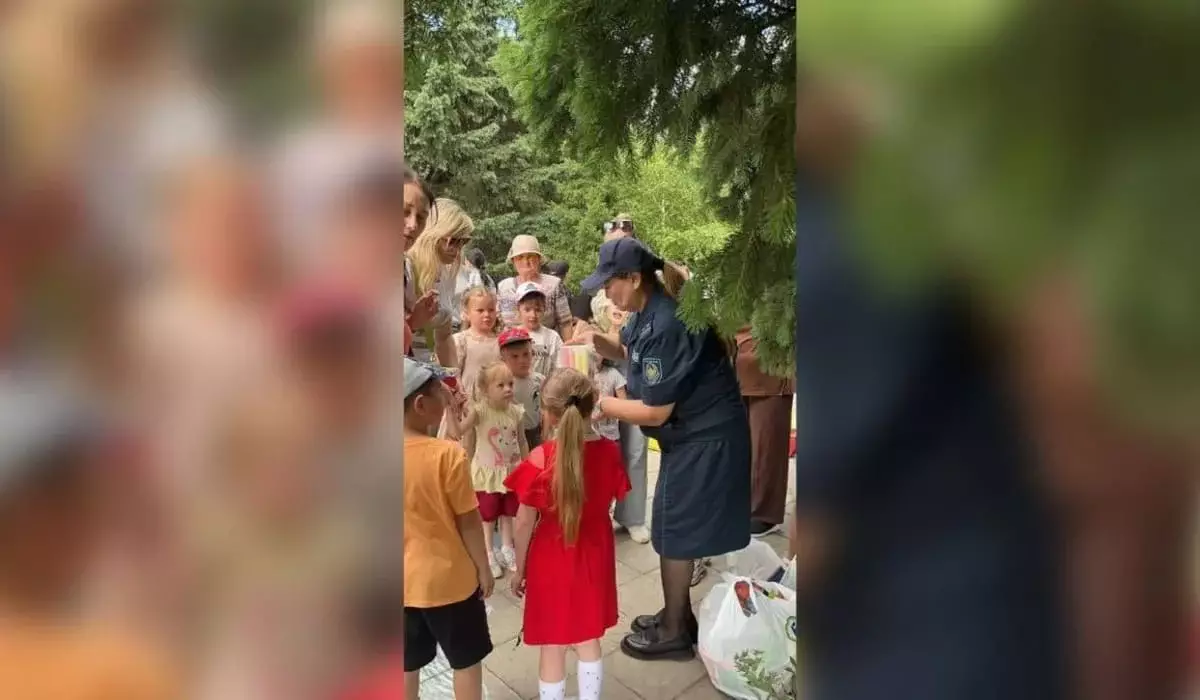«Бірінің киімін бірі киеді»: ШҚО-да көпбалалы отбасының бір ғана мектеп формасы болған