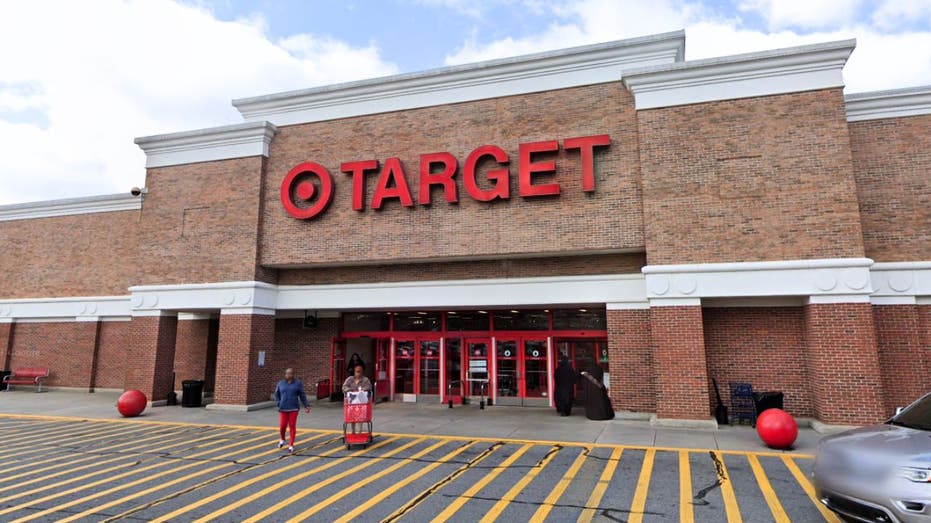 Протесты против решения Target отступить от равного представительства и инклюзивности были частично спровоцированы фейковыми аккаунтами в социальных сетях: исследование.
