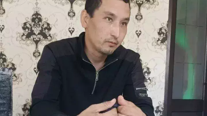 “Балалар үйіне аудармақ”: Шерзаттың әкесі сотталғандардан алатын өтемақыны не істейді?
