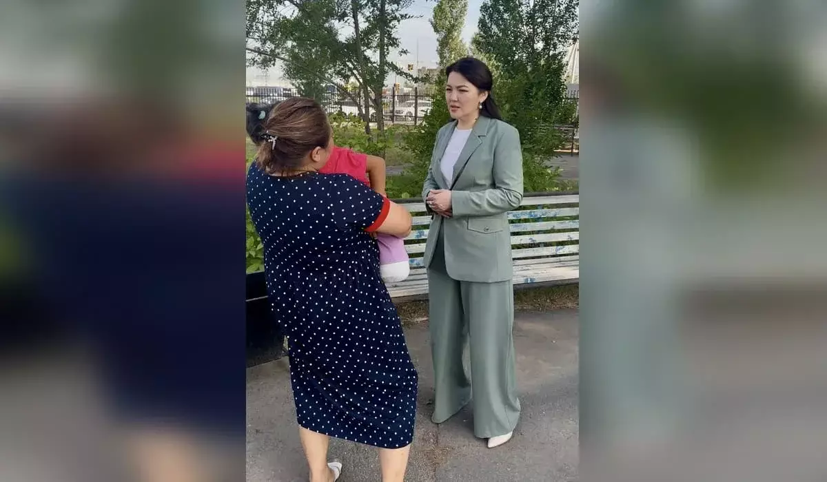 Экс-министр Ажар Ғиният екі аяғынан айырылған Алуаға барып, көмек қолын созды