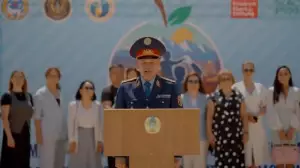 Алматыда полицейлер мен қоғам өкілдері зорлық-зомбылыққа қарсы флешмобқа қатысты