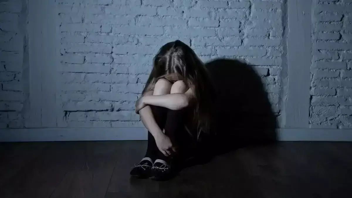 Жамбыл облысында кішкентай қыз баланы әкесінің бауырлары жылдар бойы зорлап келген