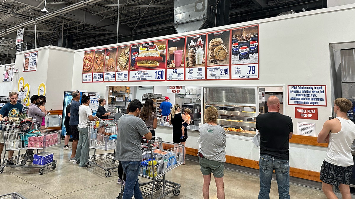 Первый день на работе в столовой Costco чуть не заставил нового сотрудника убежать.