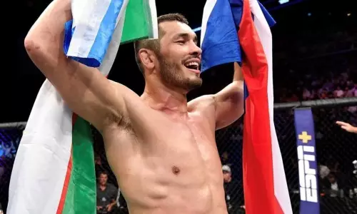 Узбекистанский боец уверенно победил и завоевал чемпионский пояс. Видео