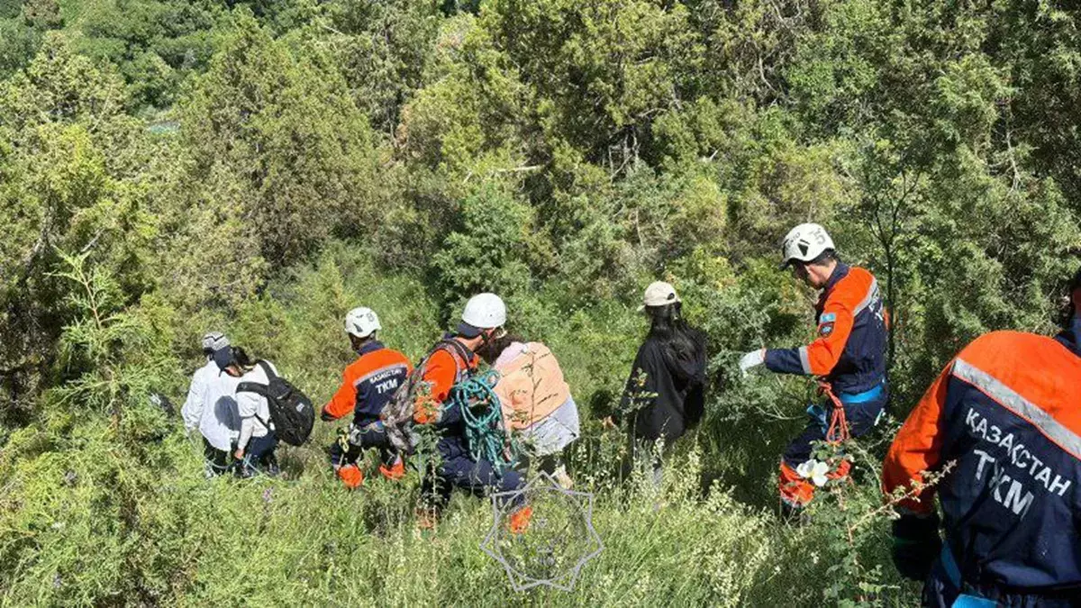 Заблудились в горах: сотрудники МЧС спасли 5 девушек