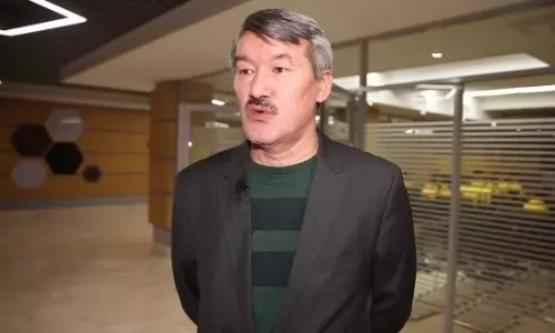 «„Астану“ громко разбудили, „Кайрат“ не наиграл на победу, а „Актобе“ расслабился». Аскар Кожабергенов разобрал матчи 12-го тура КПЛ-2025