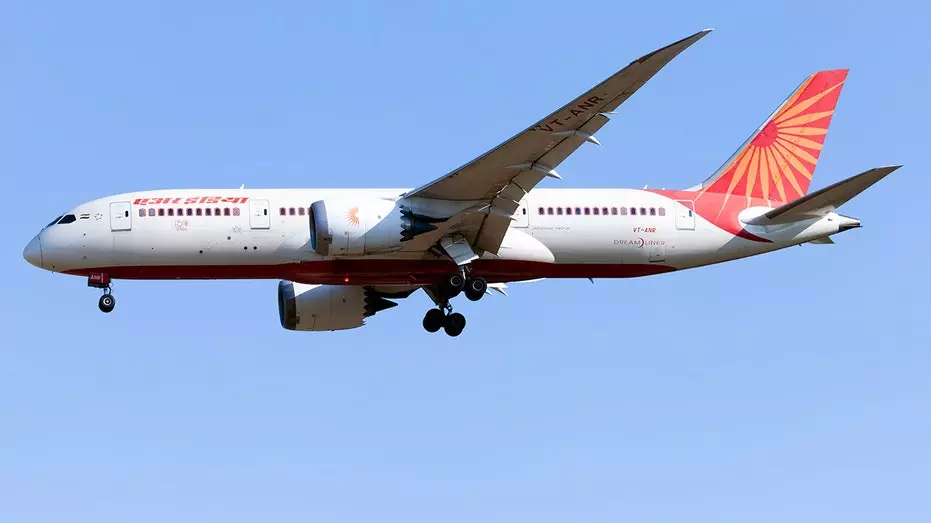 Рейс авиакомпании Air India вернулся из-за 'технических проблем' всего лишь несколько дней после трагической катастрофы.