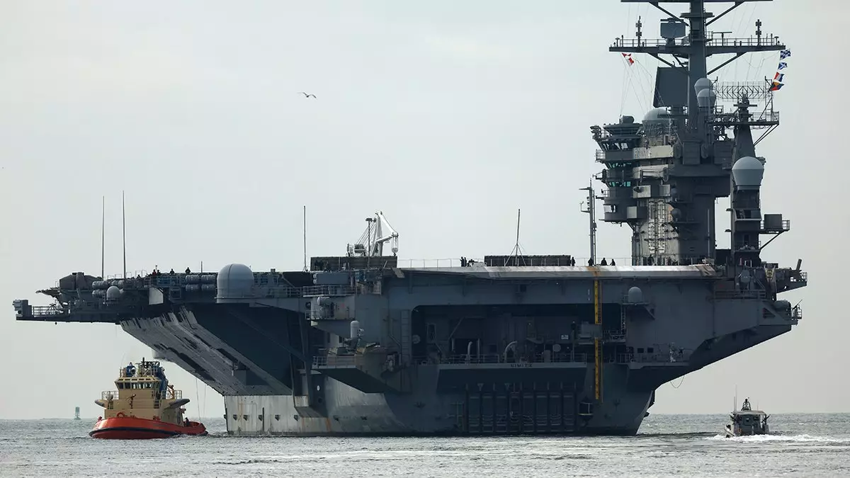 Группа ударных авианосцев USS Nimitz направляется на Ближний Восток опережая график, сообщает официальный представитель США.
