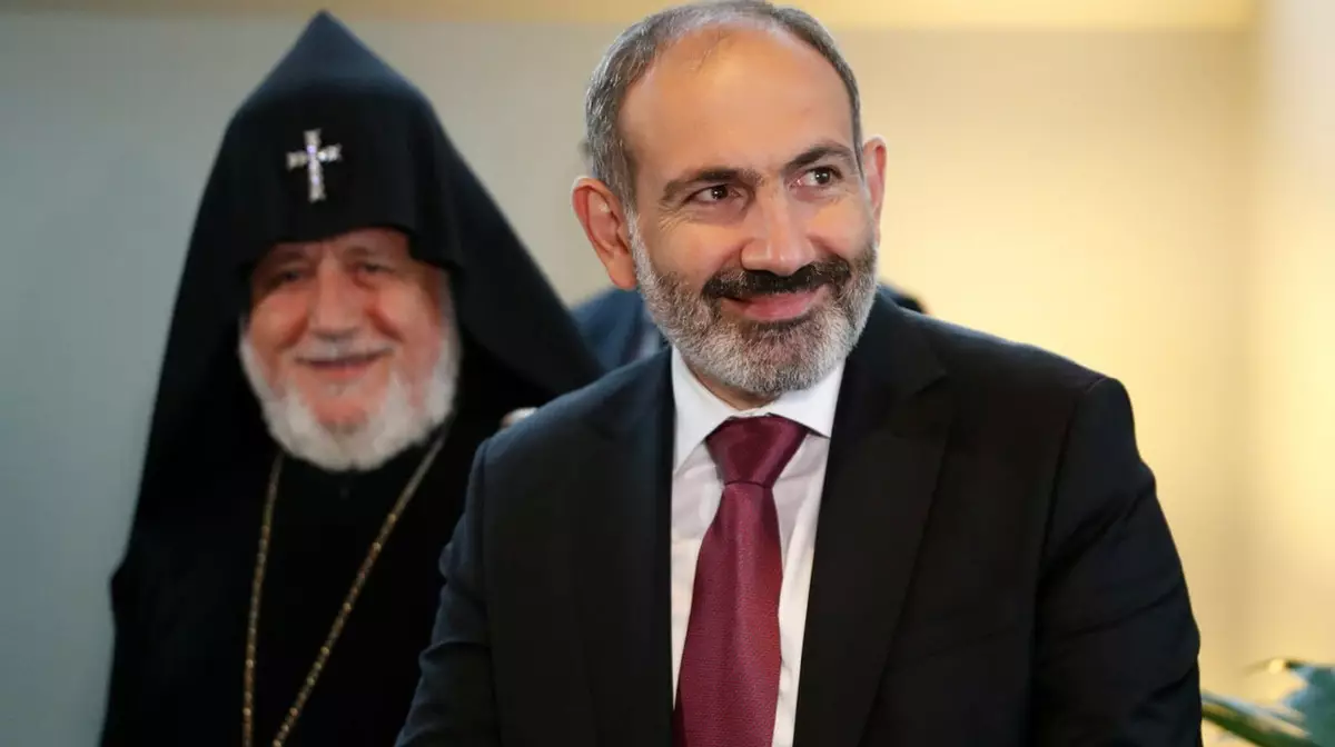 Пашинян идет войной против церкви: что стоит за атакой на католикоса