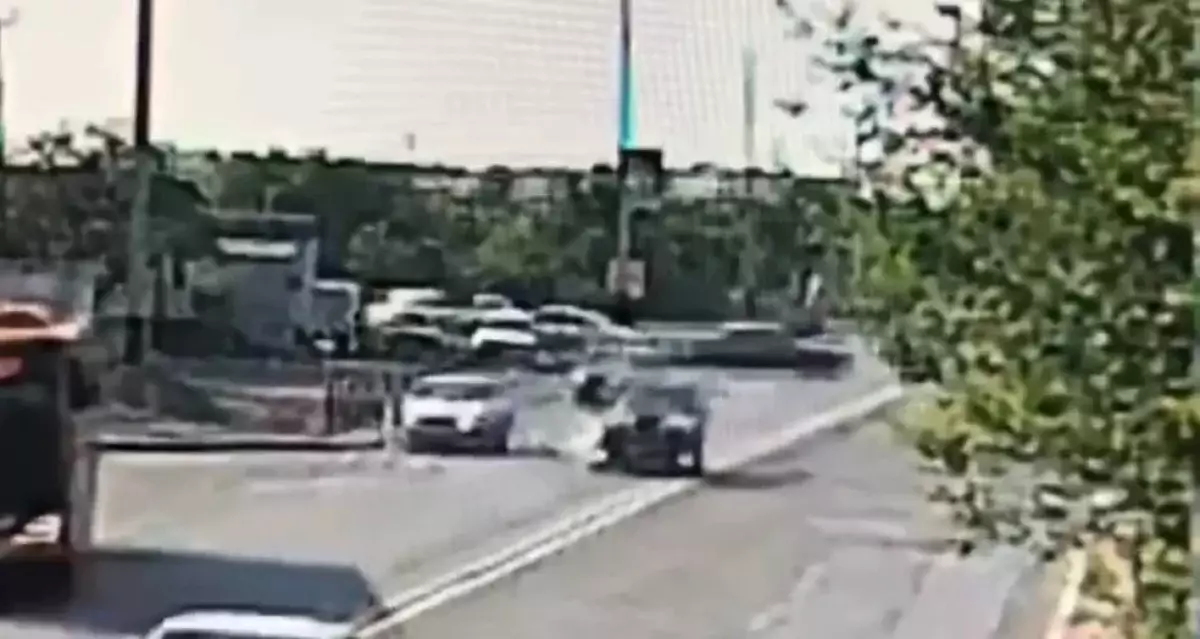 В Сатпаеве произошло шокирующее ДТП с ребенком