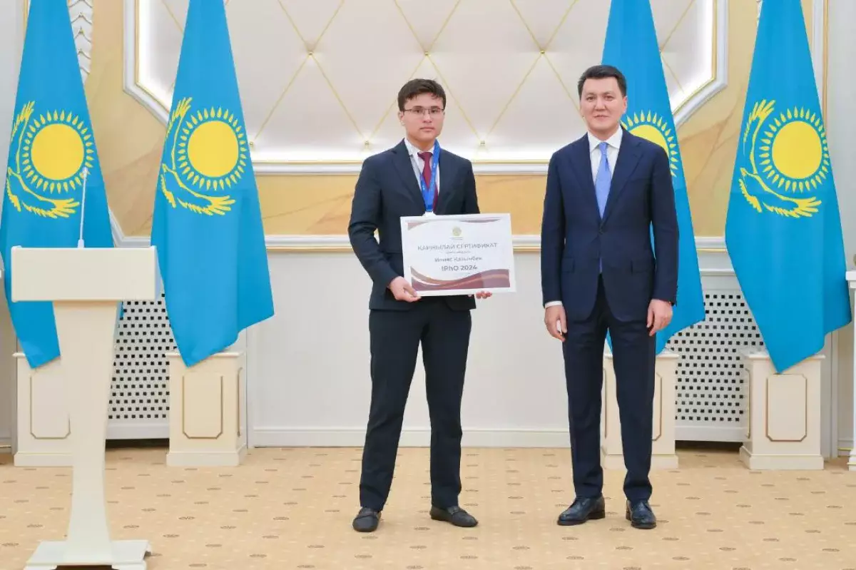 Школьник из Казахстана стал лучшим физиком Европы