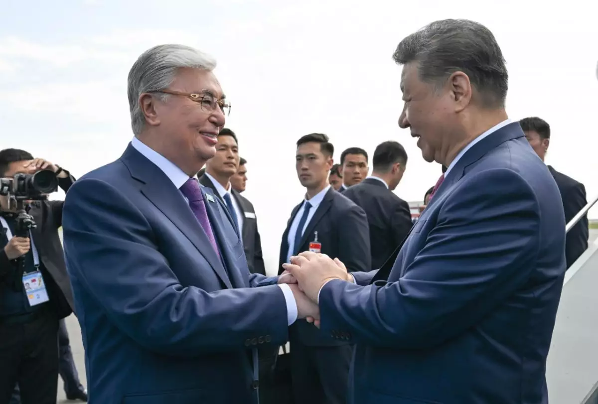 Токаев проводил Си Цзиньпина в аэропорту Астаны