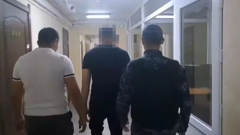 Нападение на врачей в Караганде: мать подозреваемого сделала видеообращение