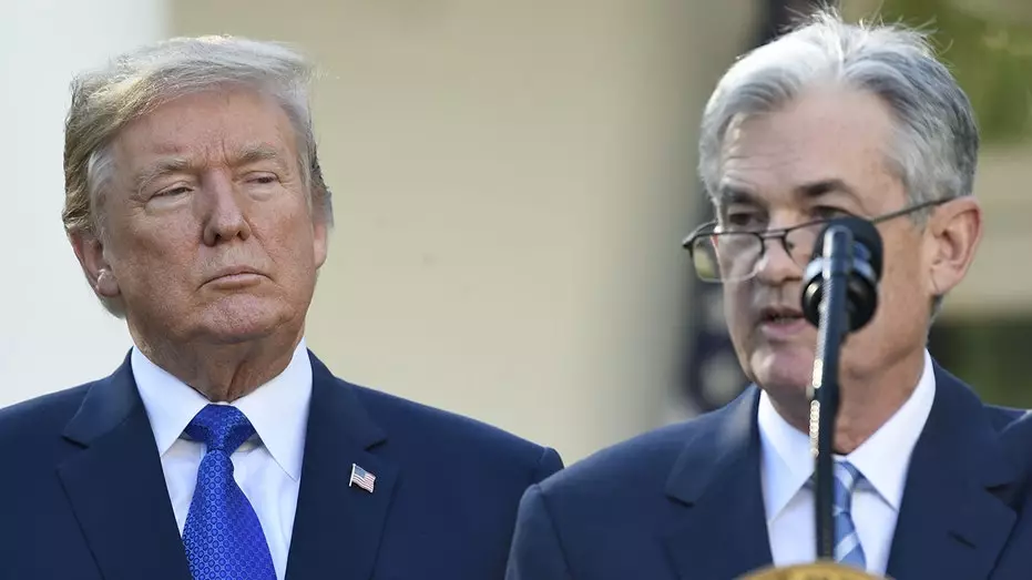 Трамп критикует "глупого" председателя ФРС Джерома Пауэлла перед принятием решения о процентной ставке.