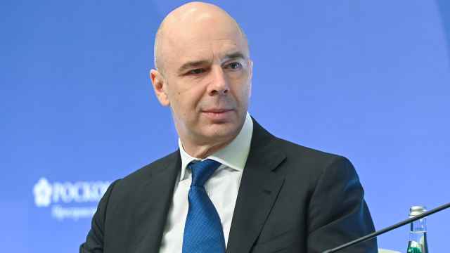 Минфин России взял в долг почти 3 триллиона рублей на военный бюджет