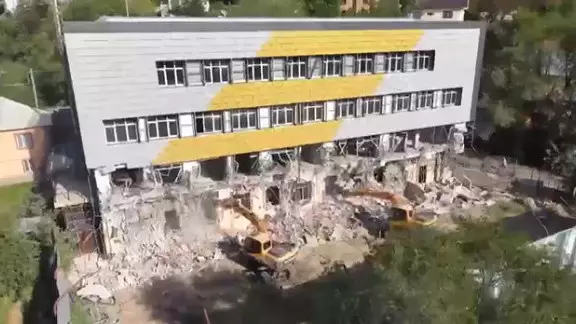 В предгорьях Алматы сносят четырехэтажный самострой