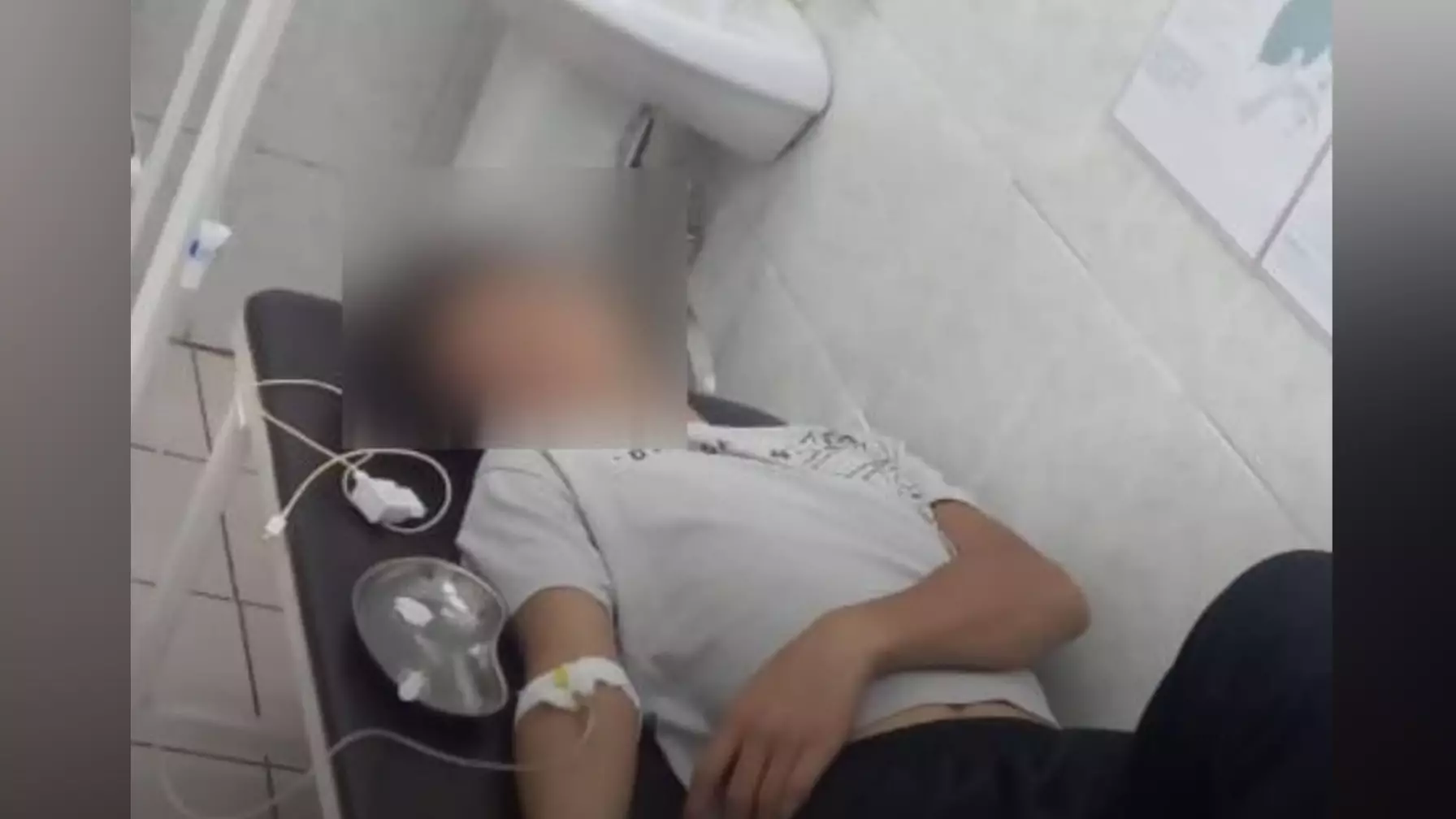 “Басынан бірнеше рет тепкен”. Ақтауда 14 жастағы жасөспірімді аяусыз соққыға жығып, ұрып кеткен